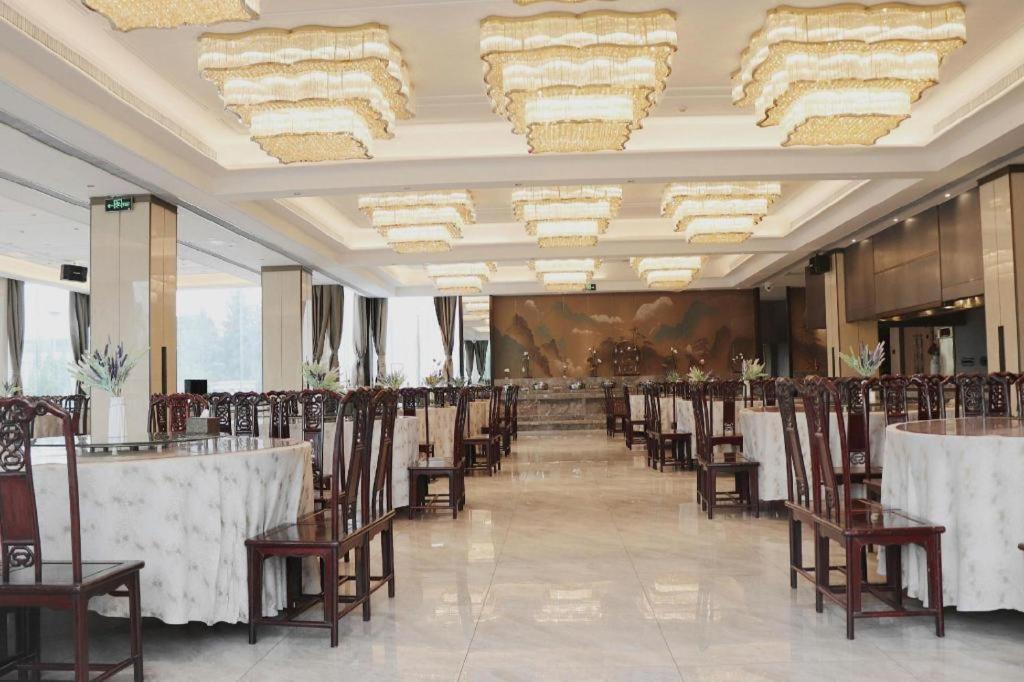 Feicheng Blossom Hotel Exterior photo